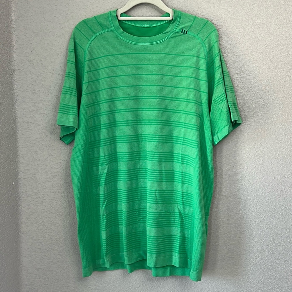 Lululemon Men’s Vent Tech Short Sleeve Green Stripe T-Shirt Top Large